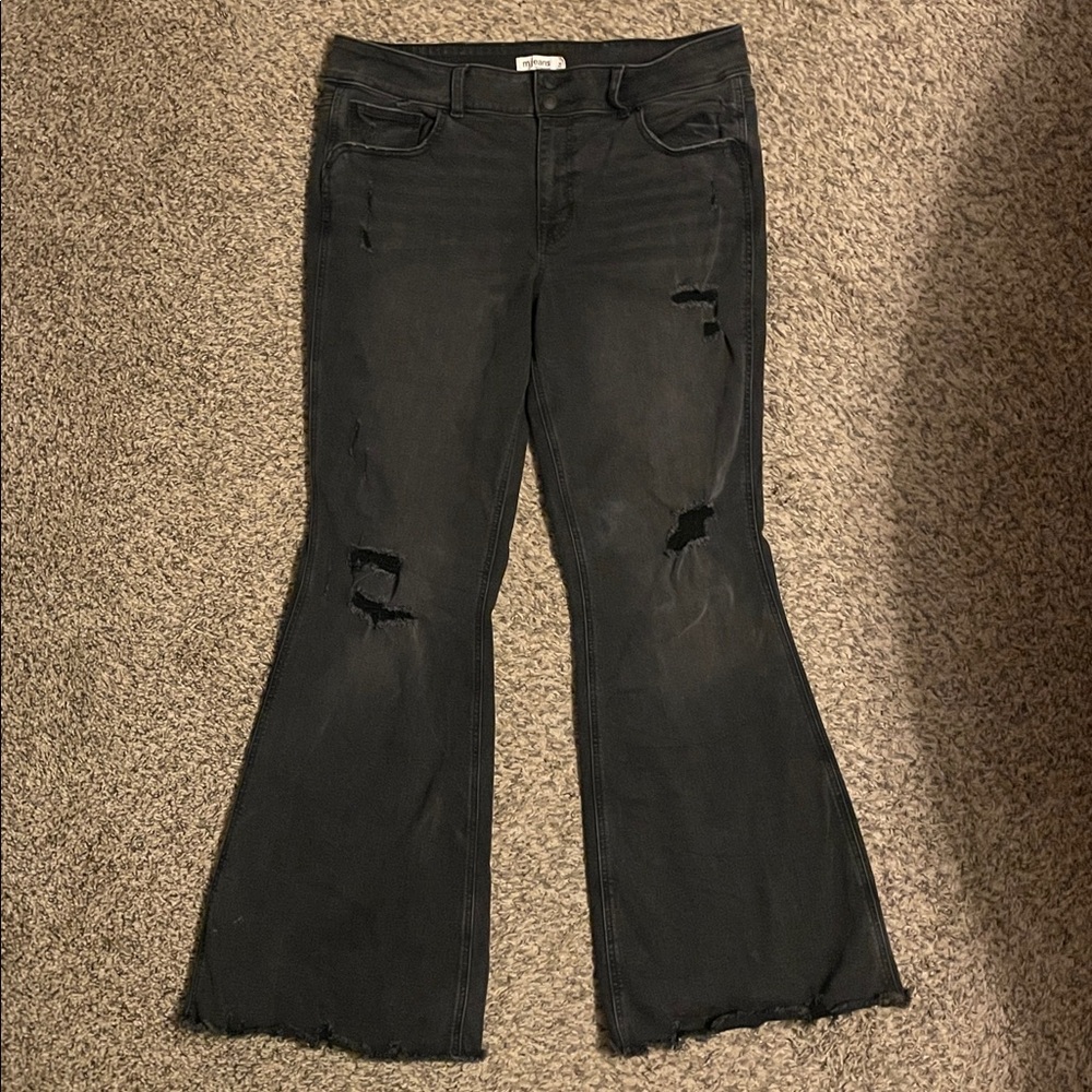 M Jeans by Maurice’s mid rise flare jeans -size 16